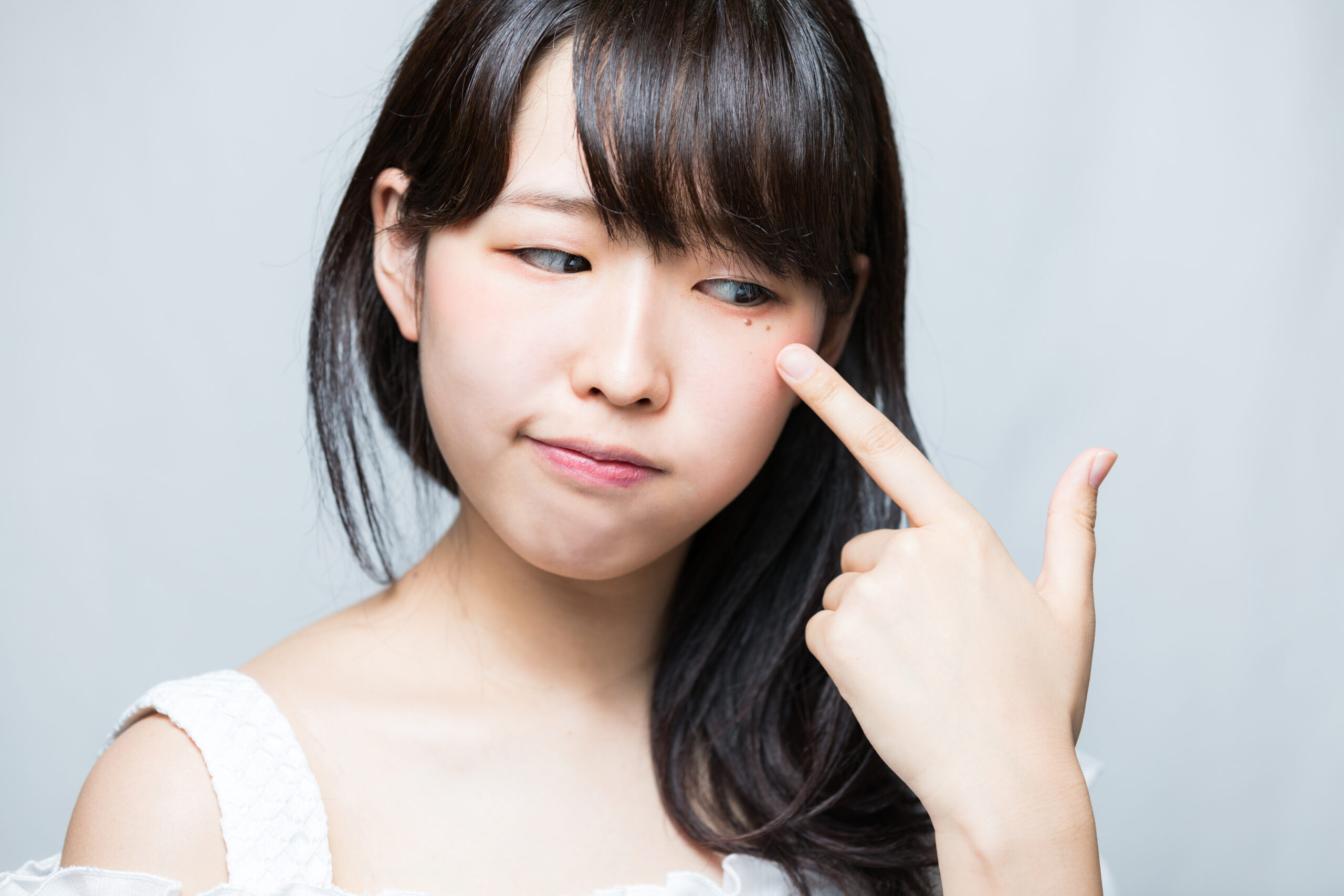 二重にならない目の特徴とは?原因と解決法を美容外科医が解説